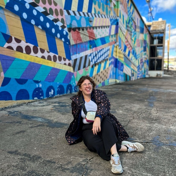 Meet your Posher, Kat - Picture 3 of 3